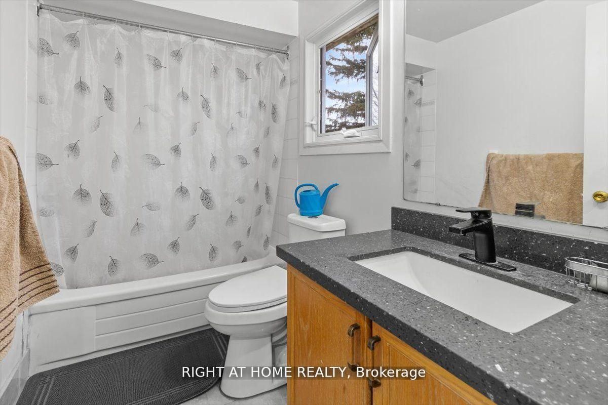 275 Tagge Crescent Property Photo 15
