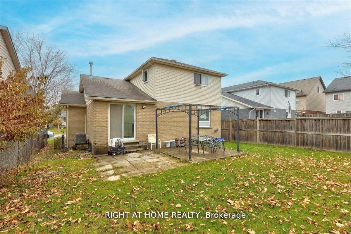 275 Tagge Crescent Property Photo 17