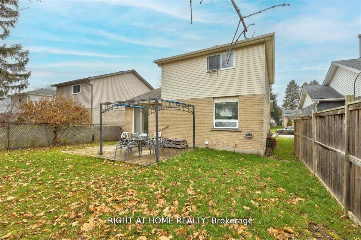 275 Tagge Crescent Property Photo 18