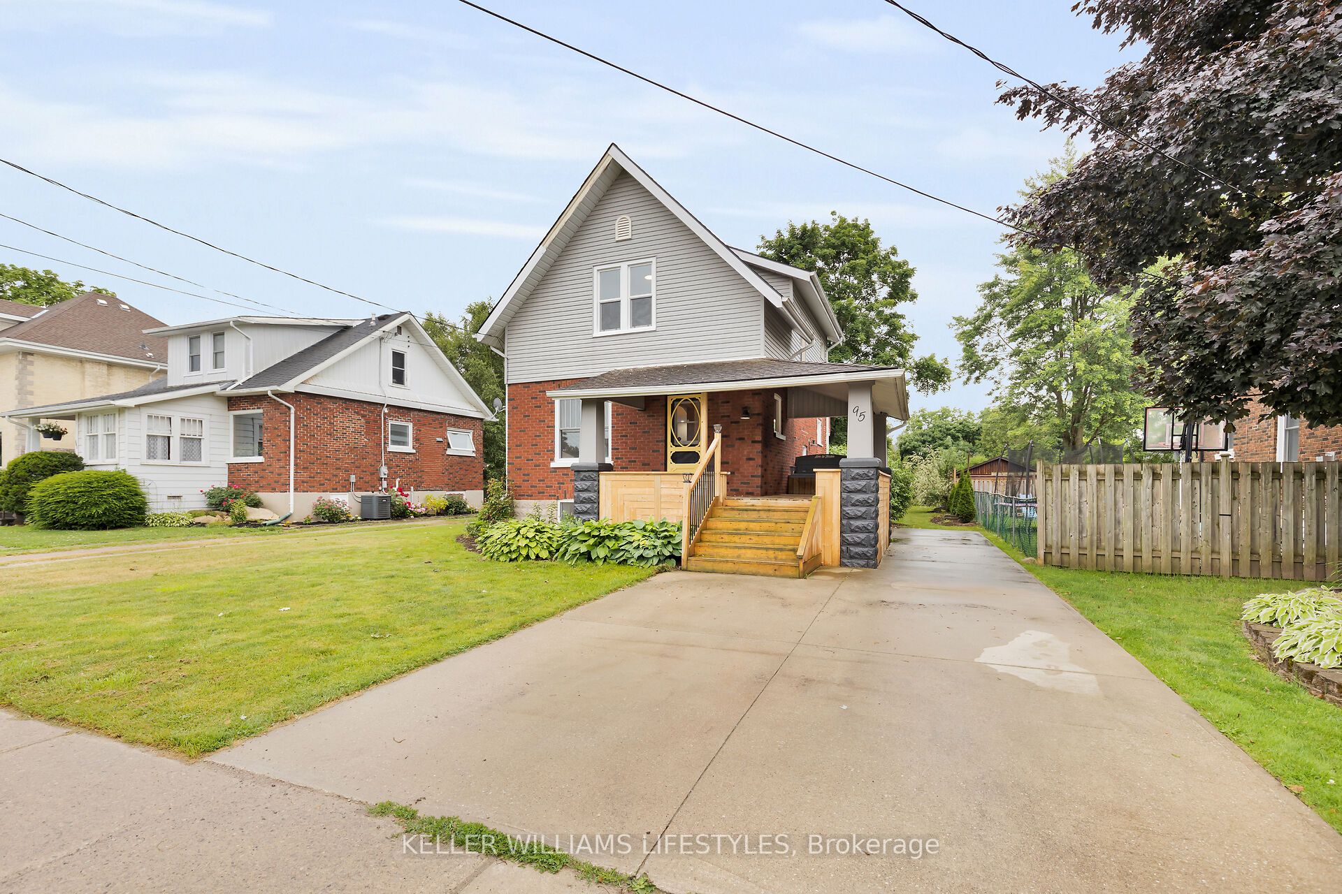 95 JOHN Street E Property Photo 1