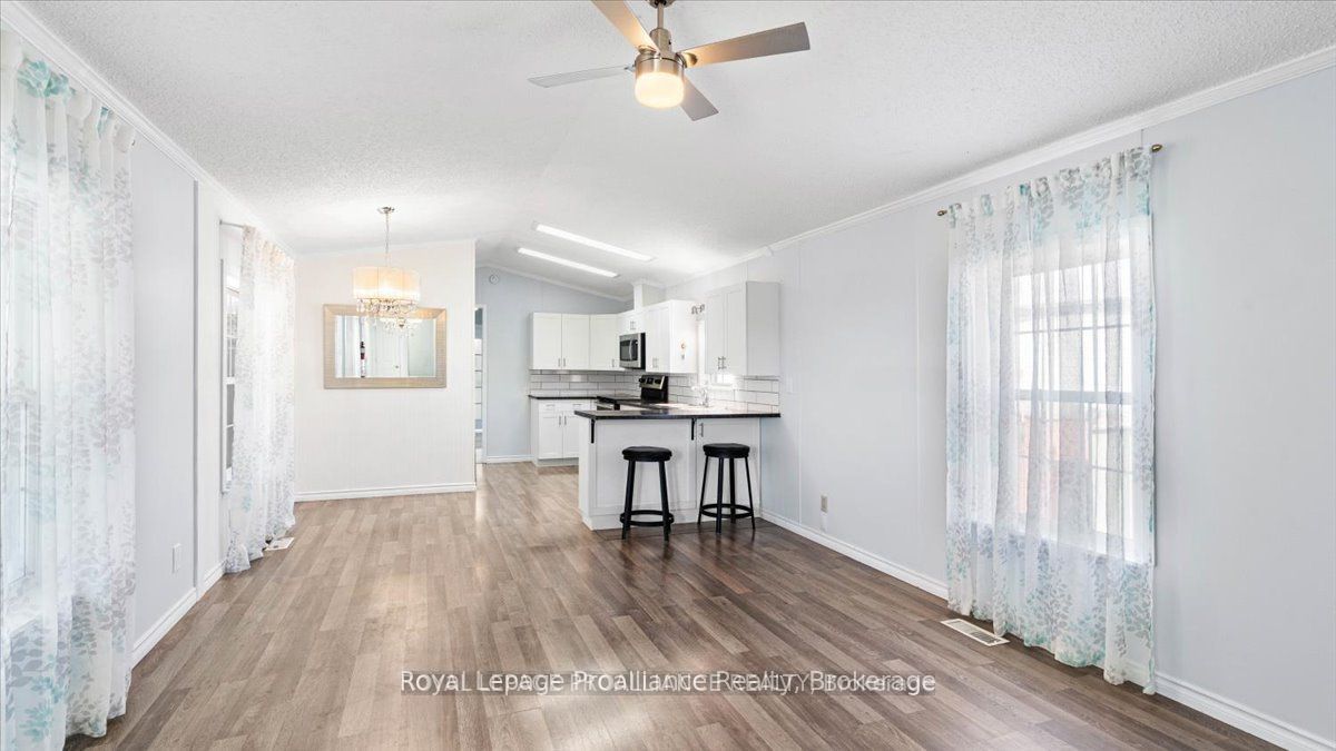 311 Dundas Street E 18 Property Photo 2