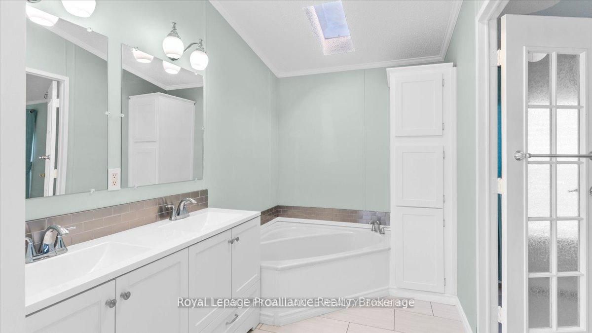 311 Dundas Street E 18 Property Photo 16