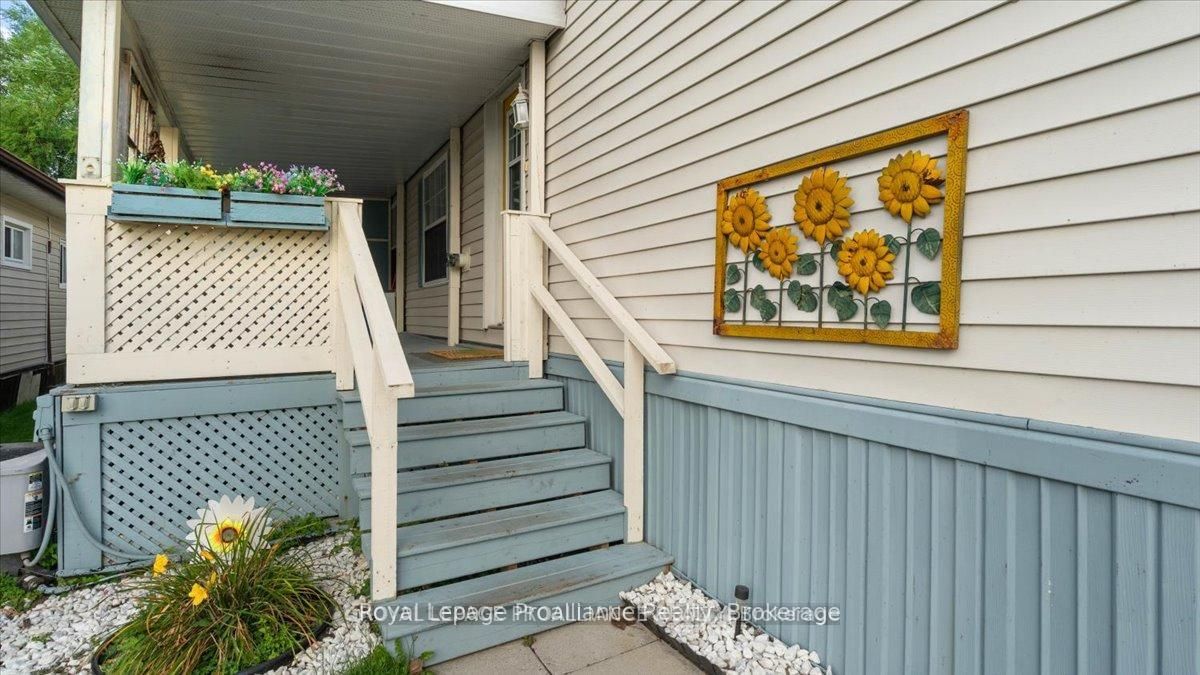 311 Dundas Street E 18 Property Photo 26