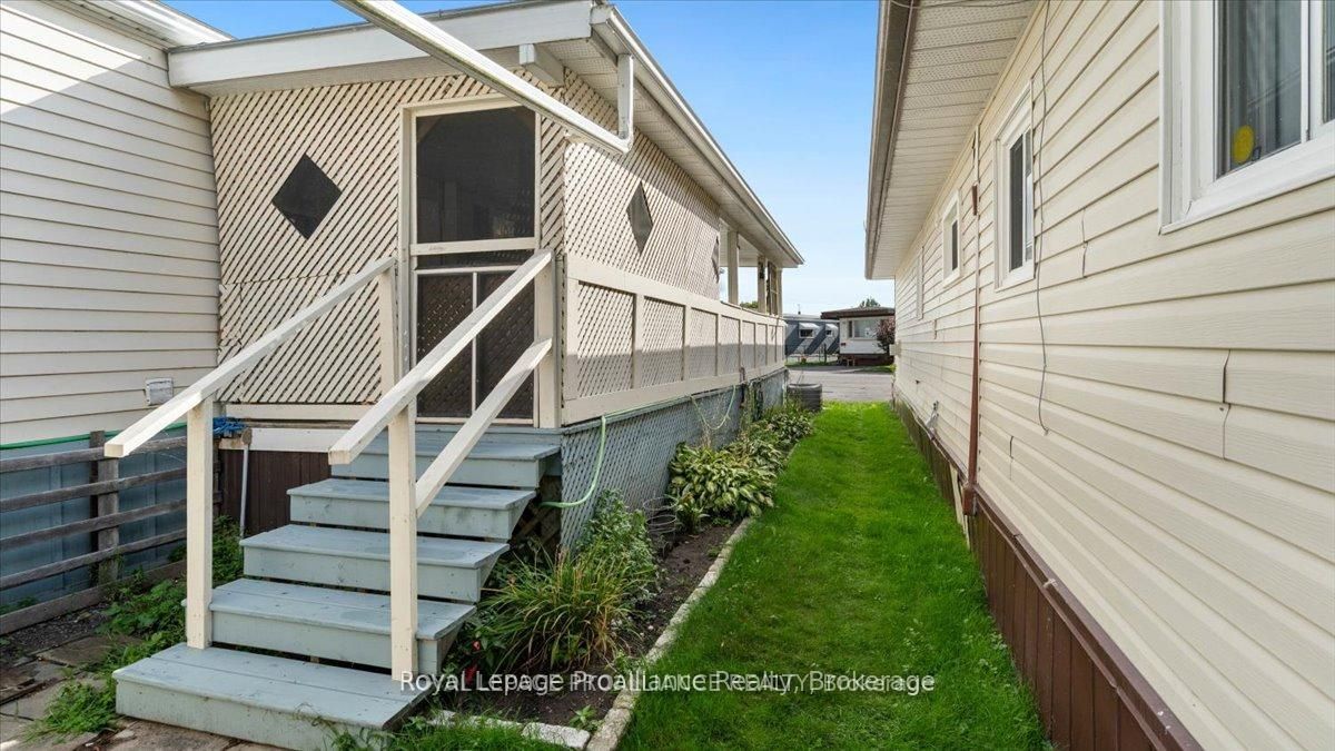 311 Dundas Street E 18 Property Photo 27