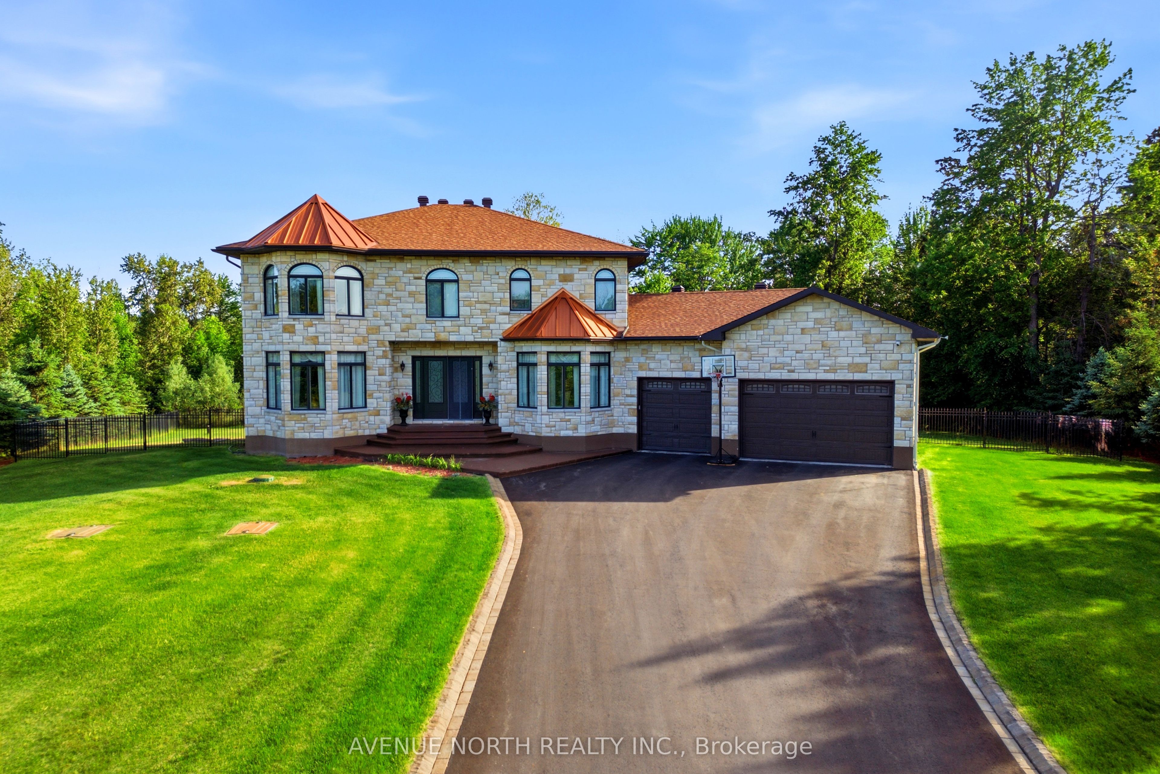 699 Ballycastle Crescent Property Photo 1