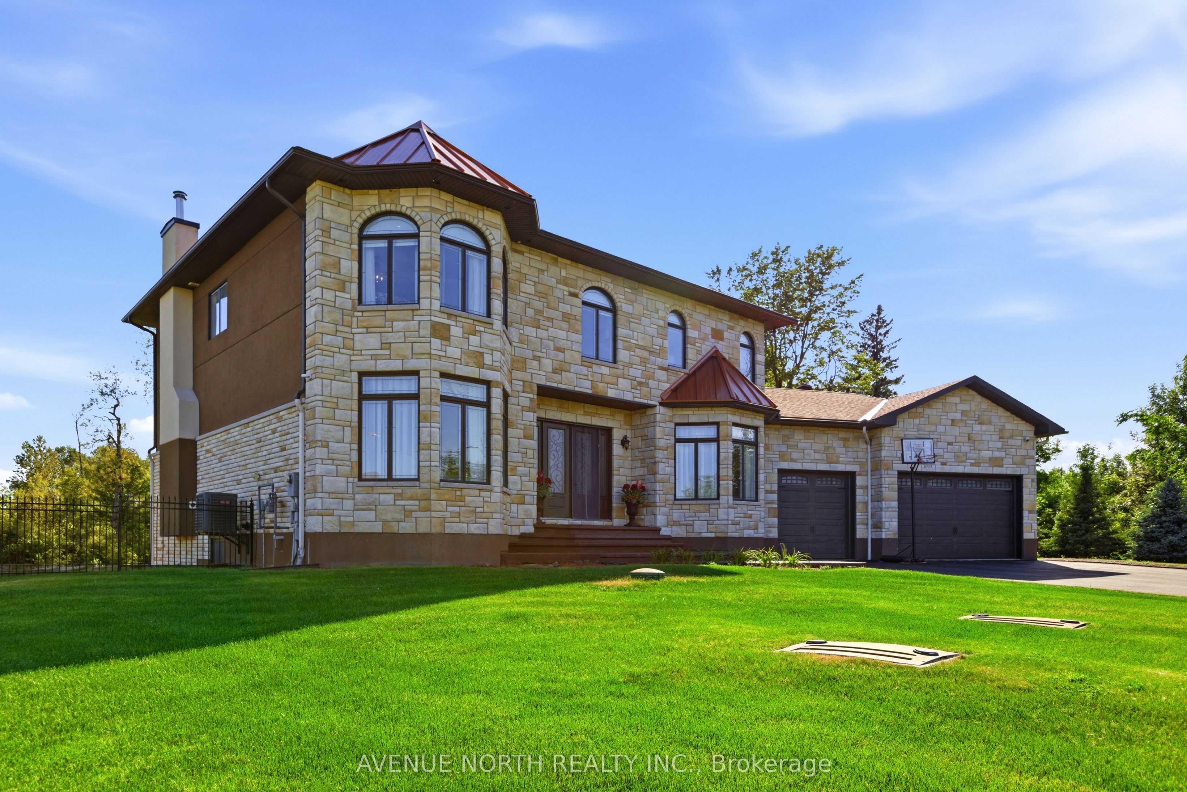 699 Ballycastle Crescent Property Photo 4