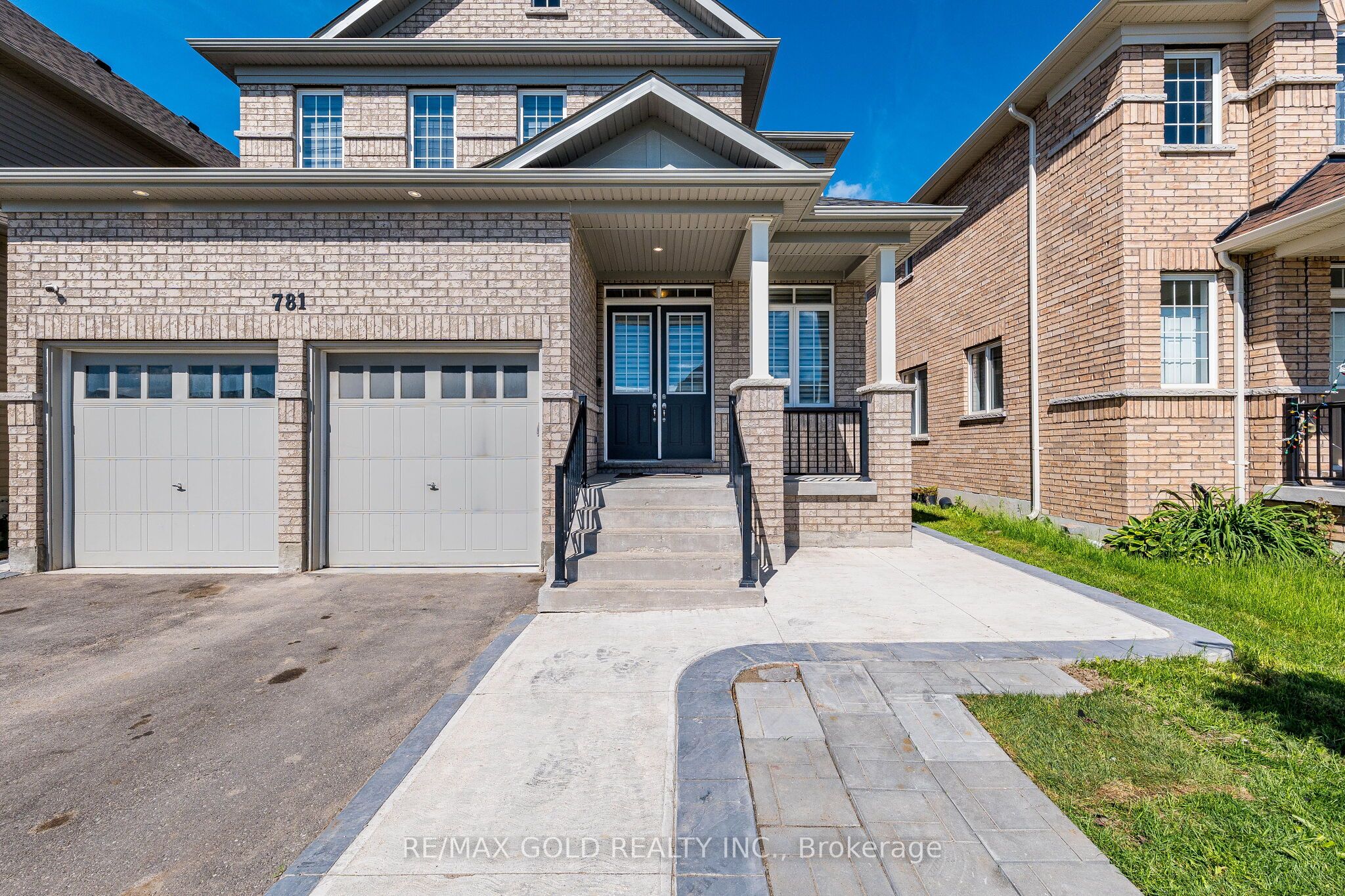 781 Gilmour Crescent Property Photo 1