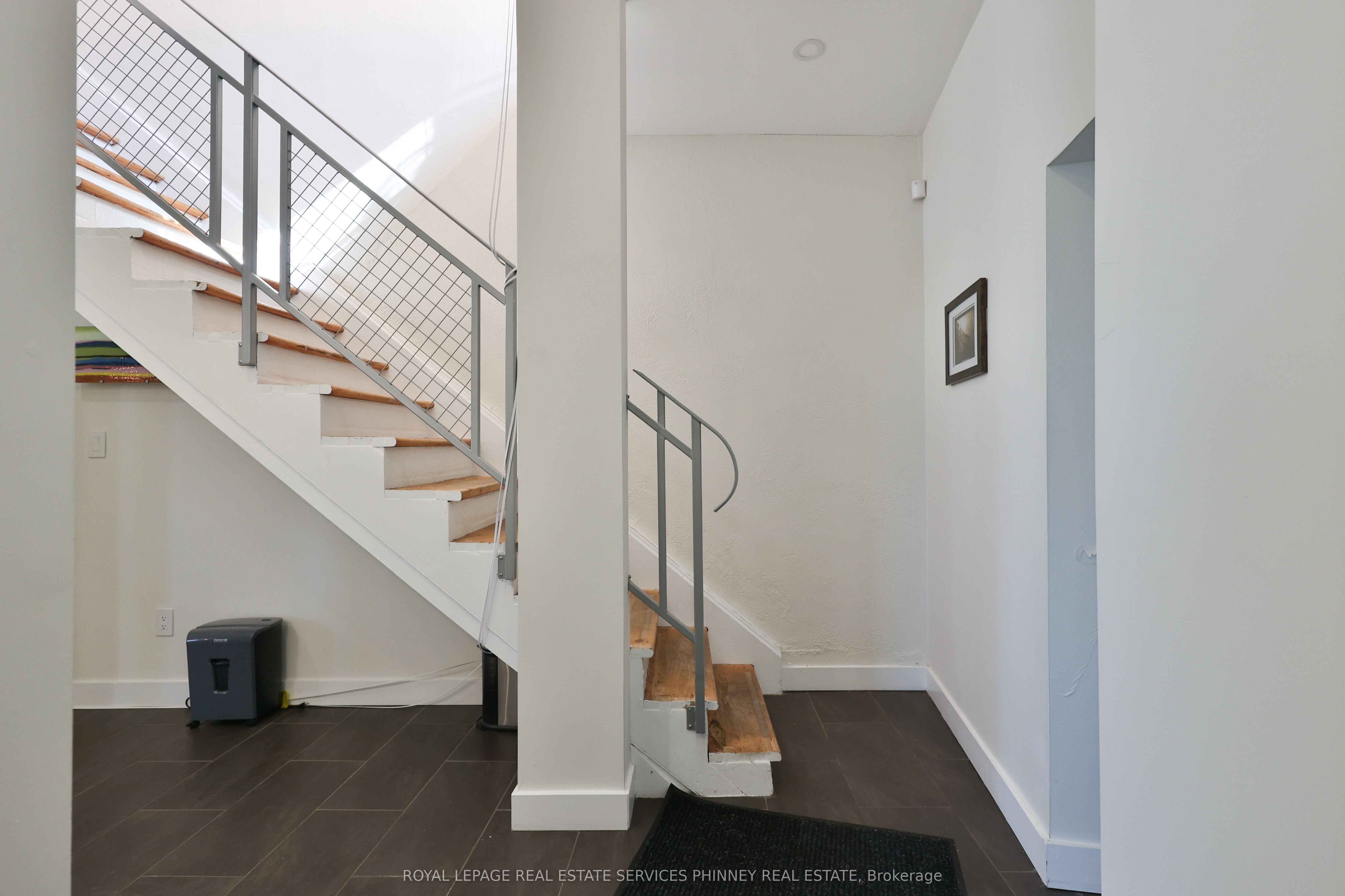 2 Queen Street E Property Photo 7