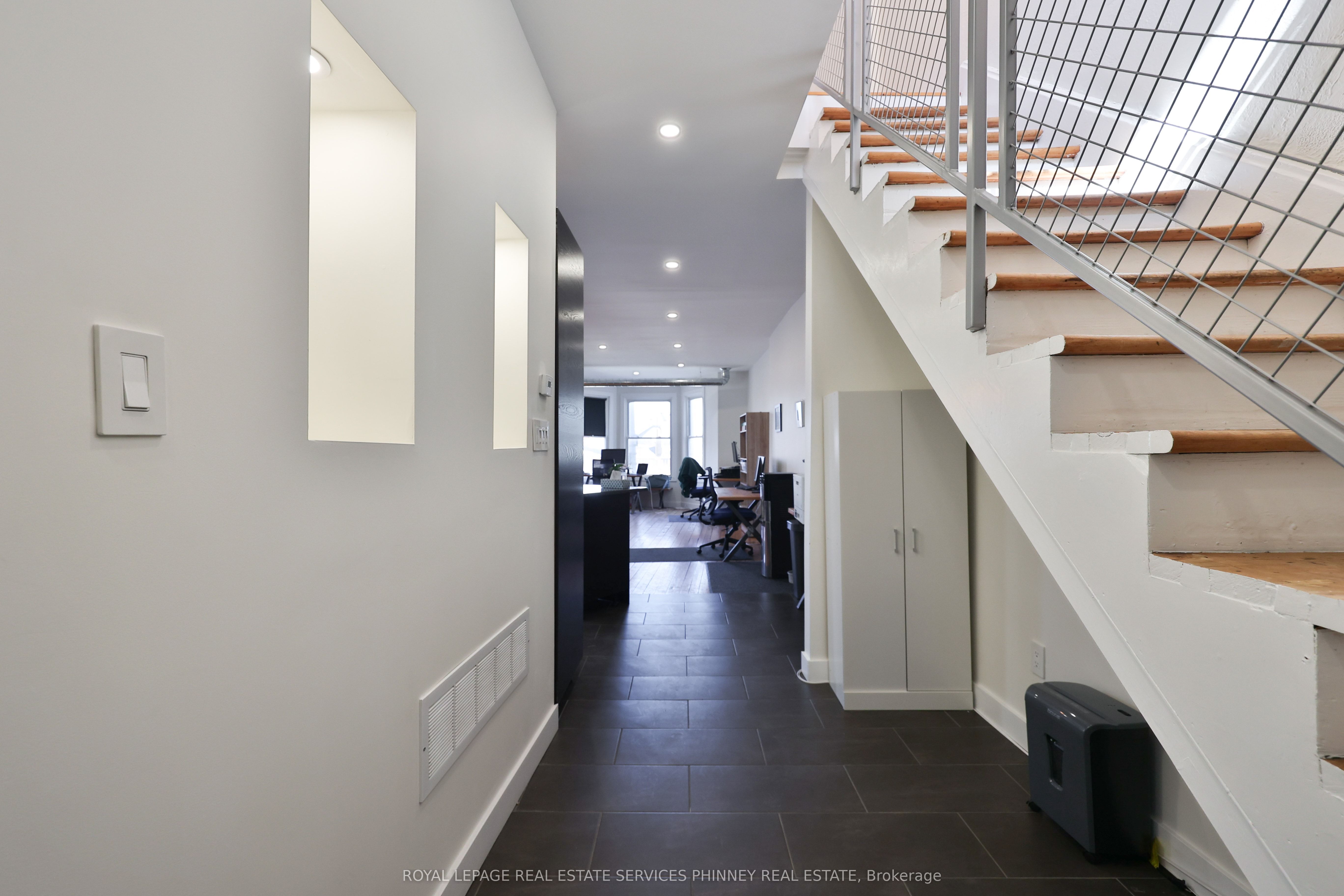 2 Queen Street E Property Photo 8