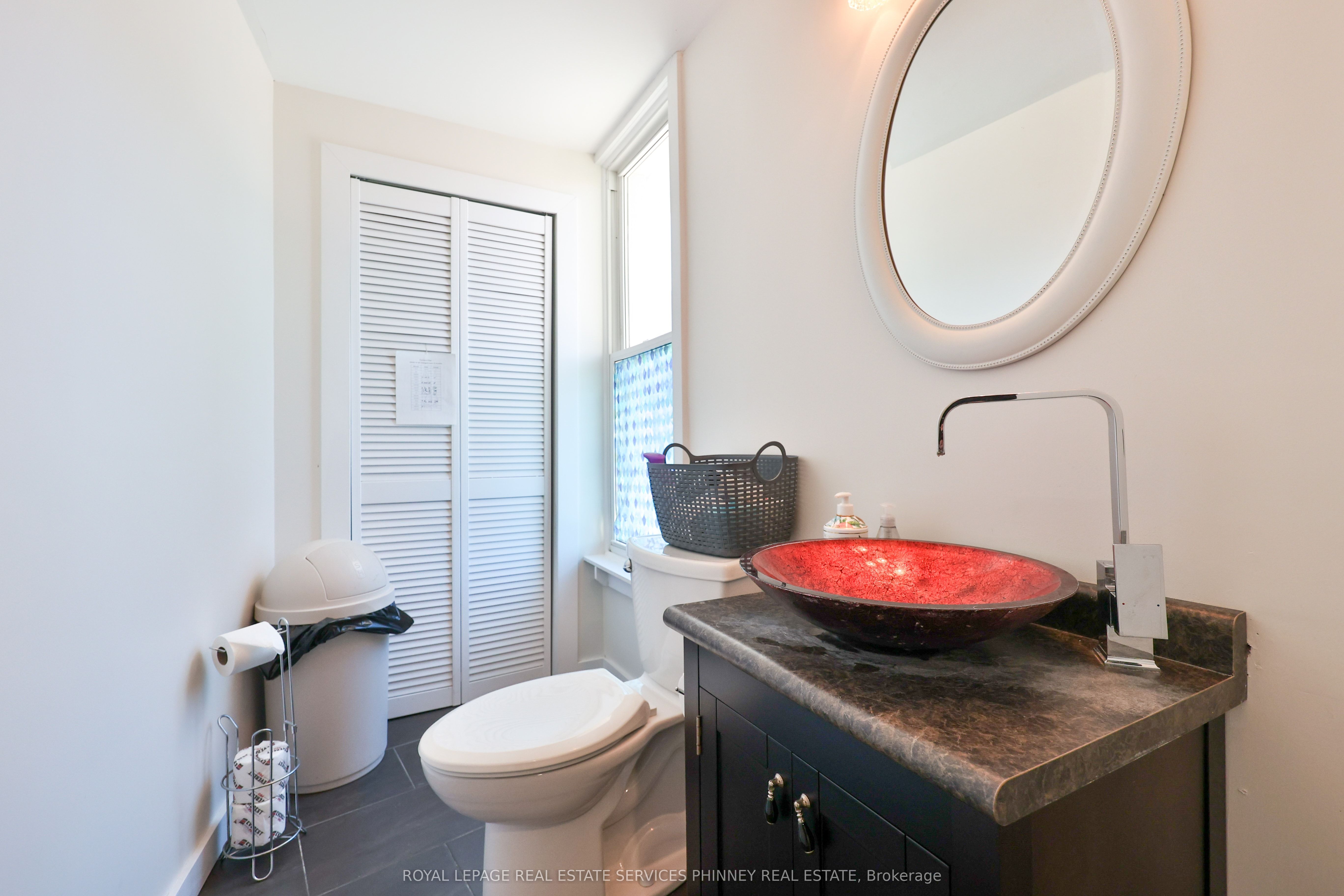 2 Queen Street E Property Photo 16