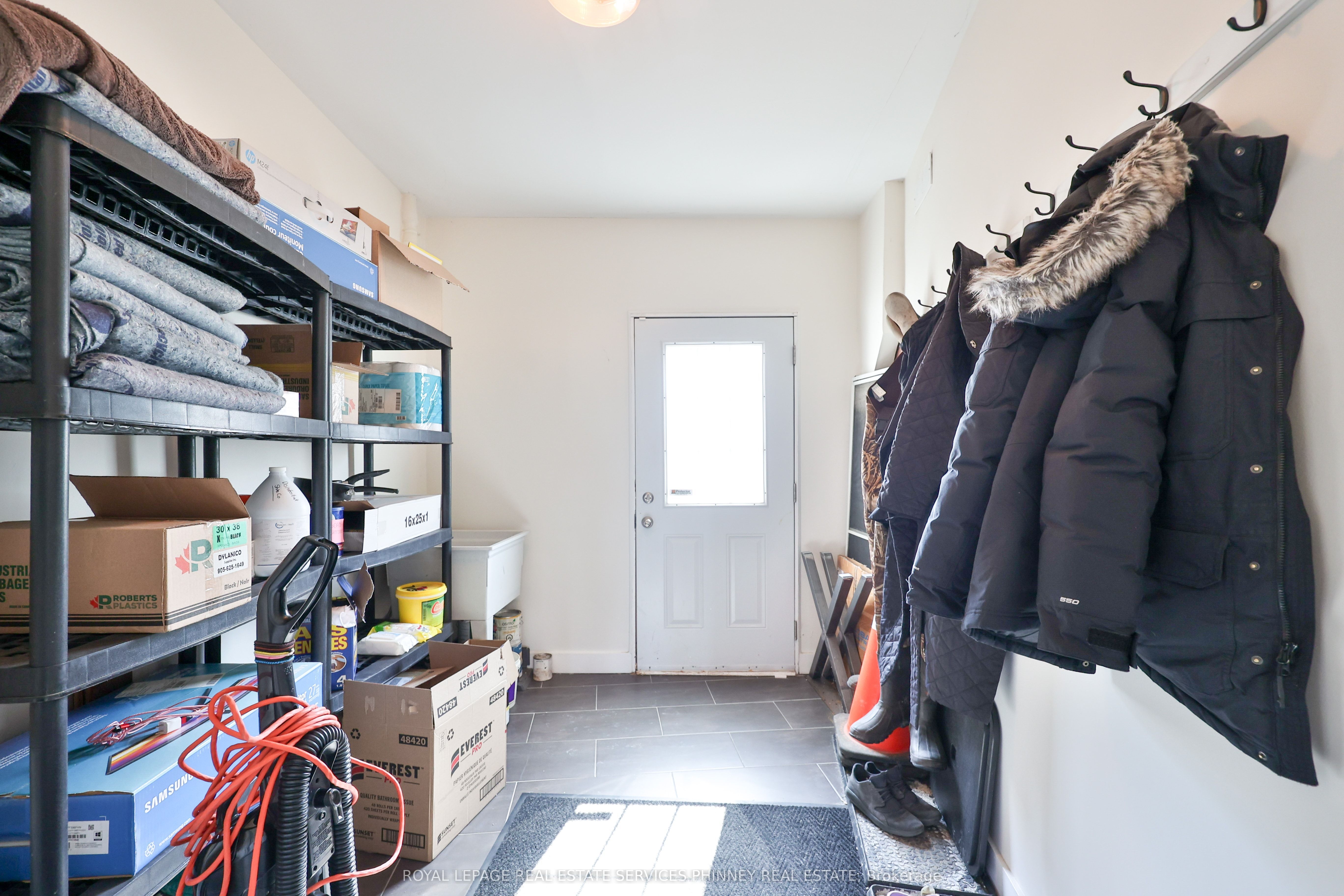 2 Queen Street E Property Photo 17