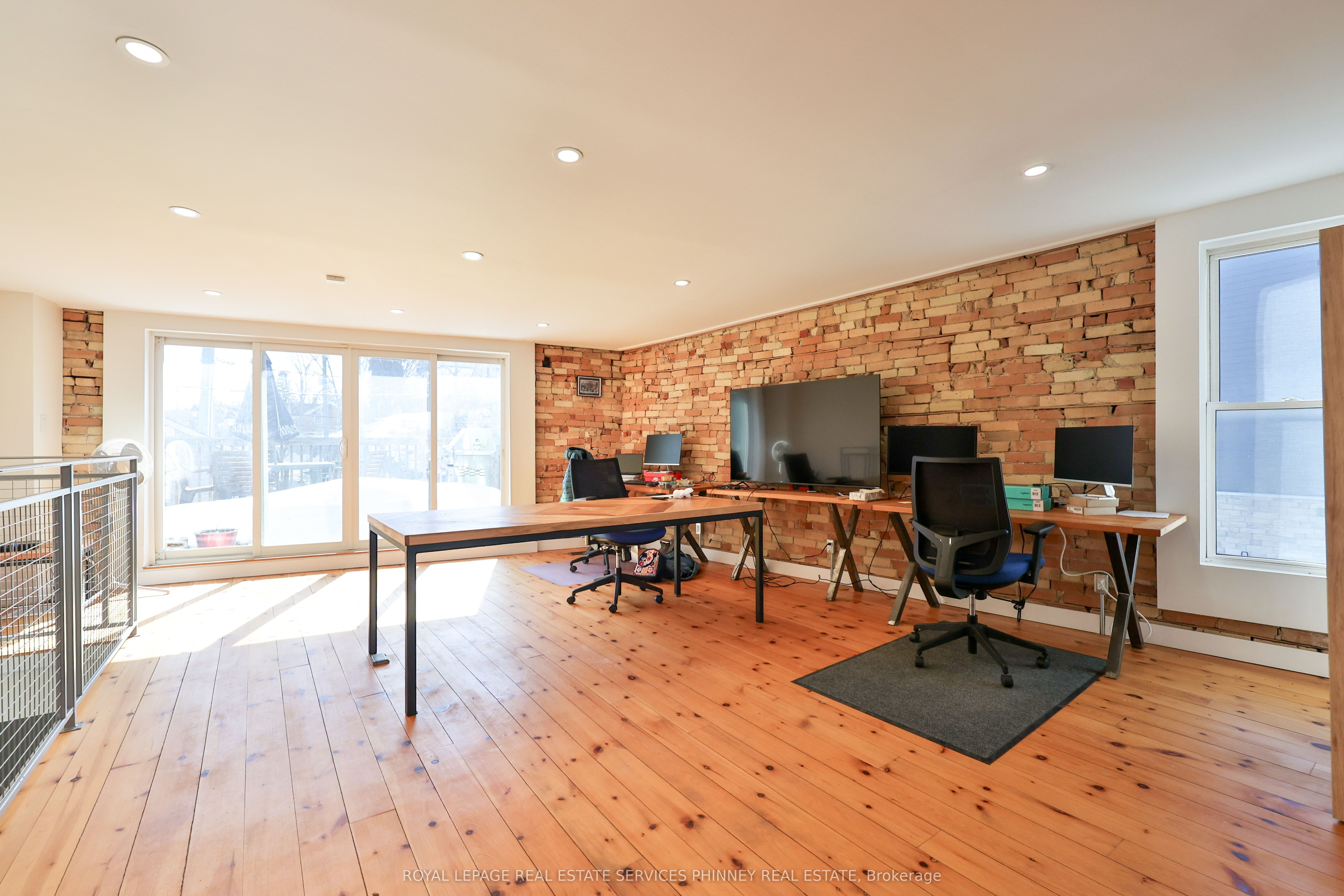 2 Queen Street E Property Photo 19