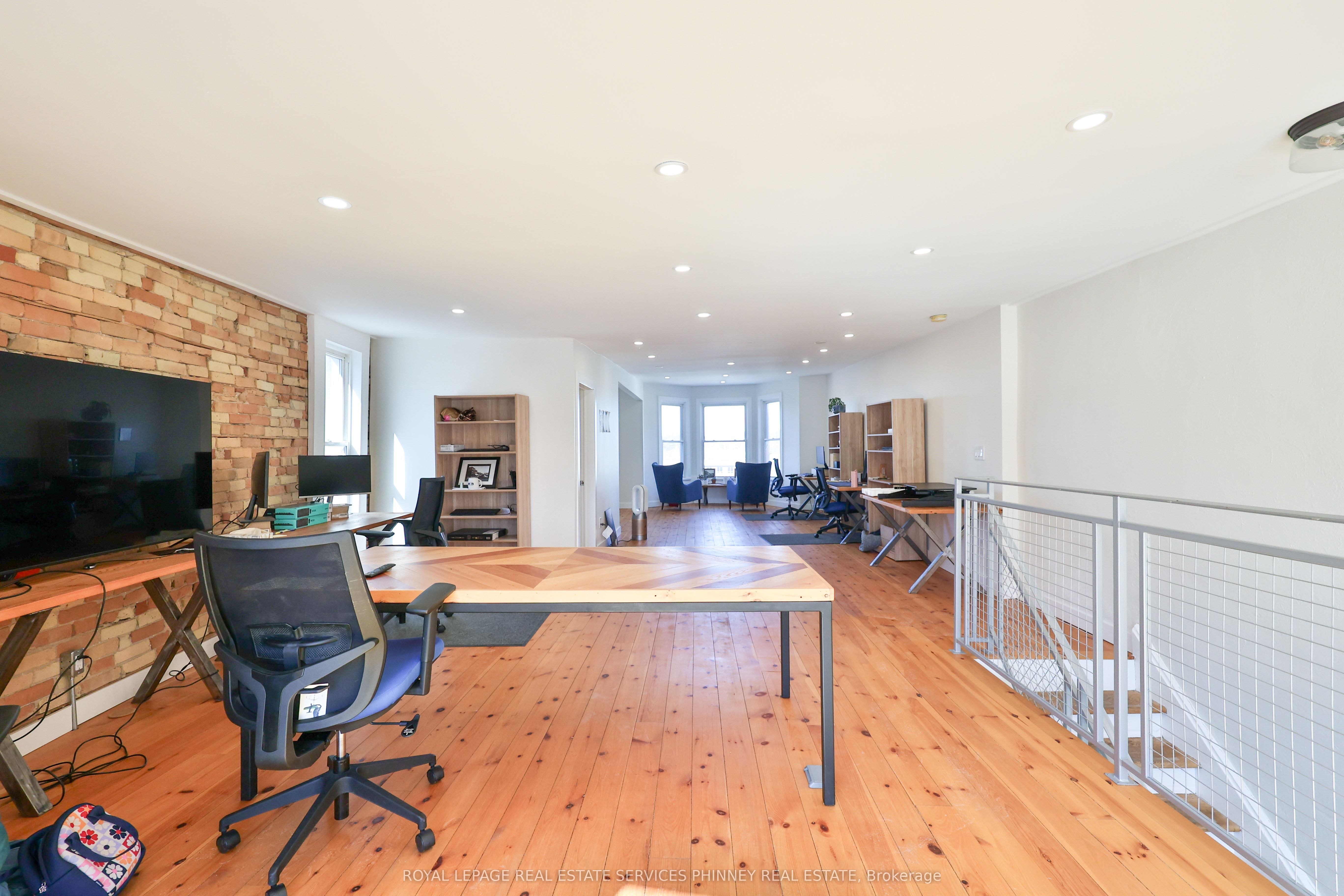2 Queen Street E Property Photo 22