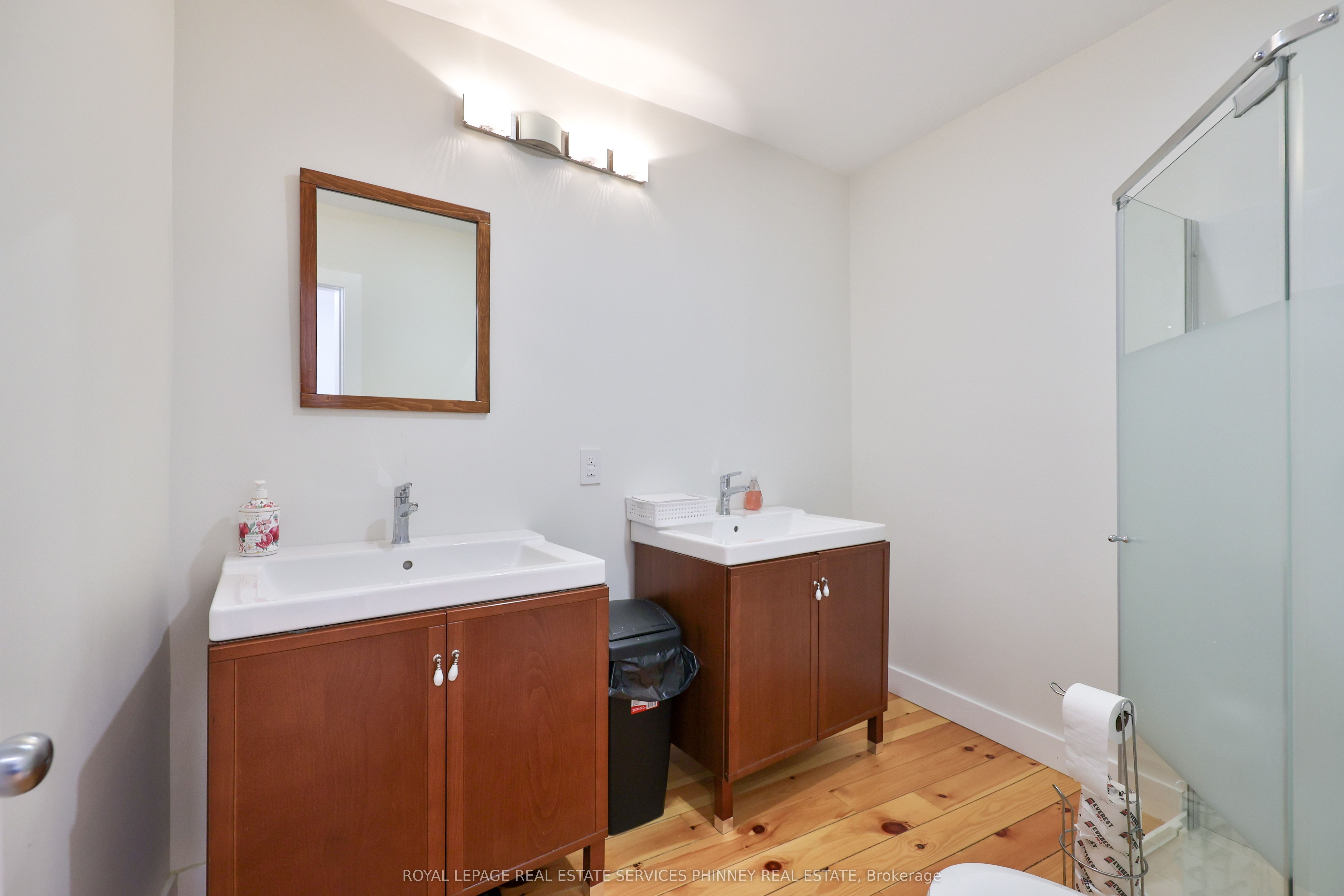 2 Queen Street E Property Photo 26