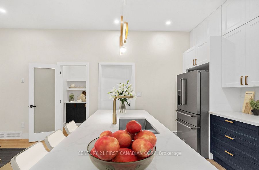 858 William Street Property Photo 17