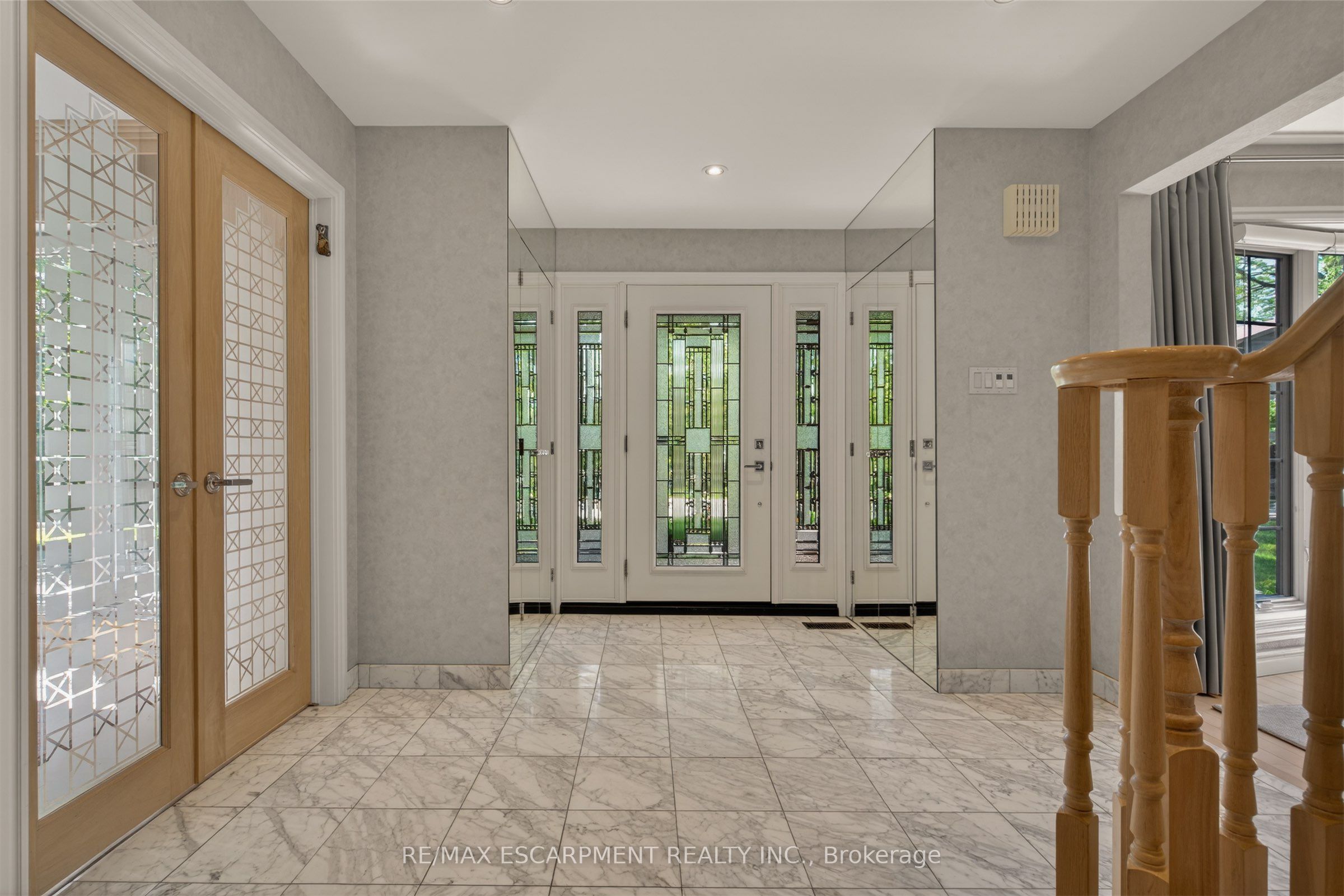 23 Lantern Lane Property Photo 4