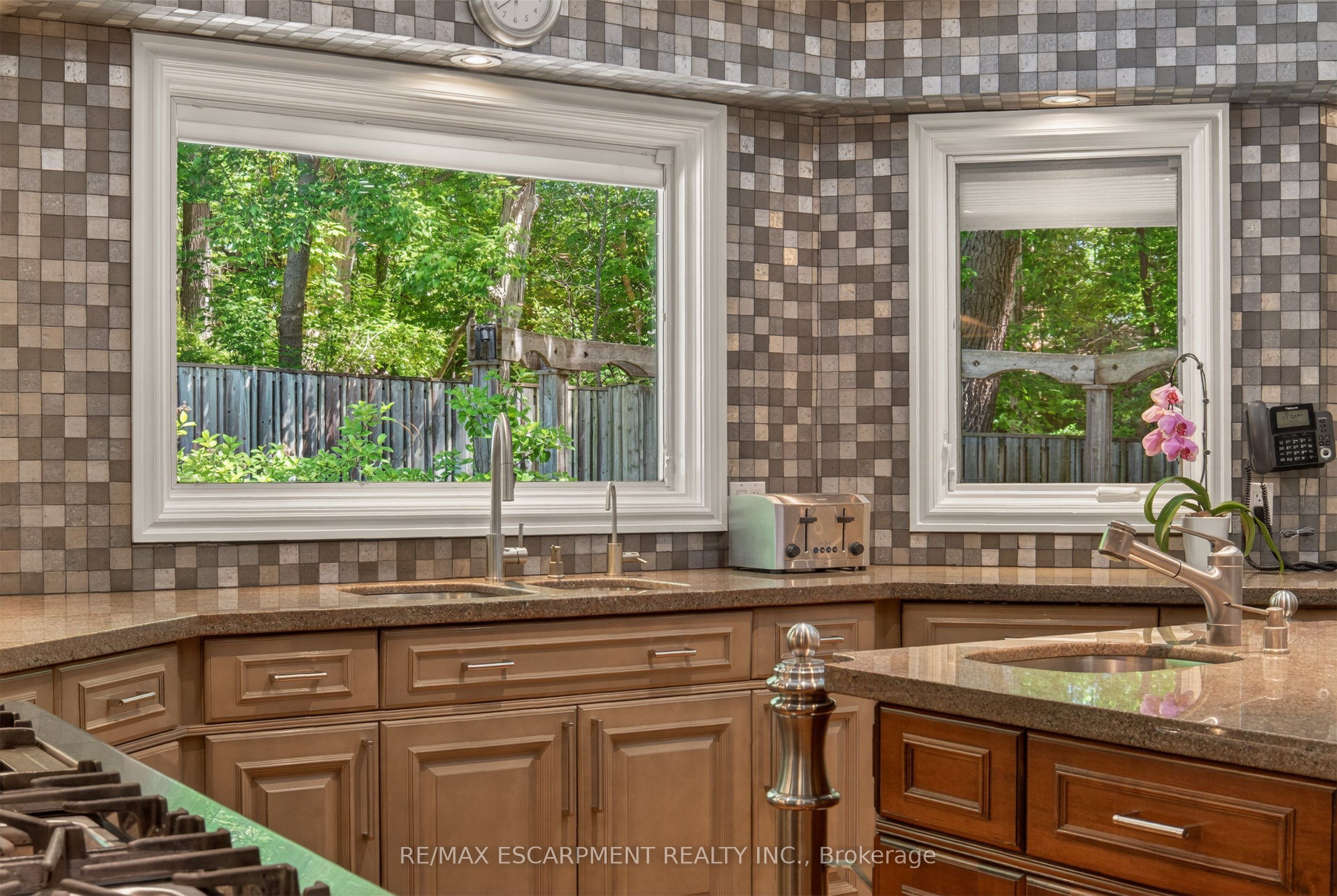 23 Lantern Lane Property Photo 15
