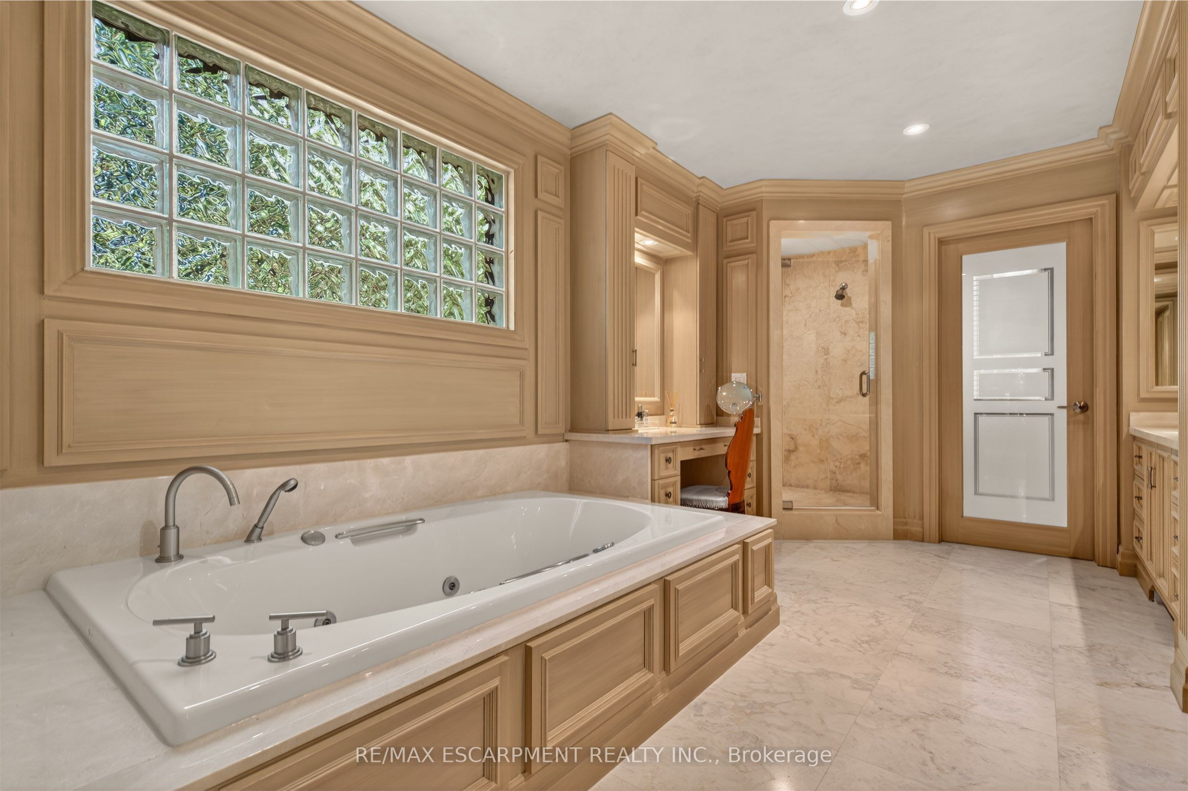 23 Lantern Lane Property Photo 34