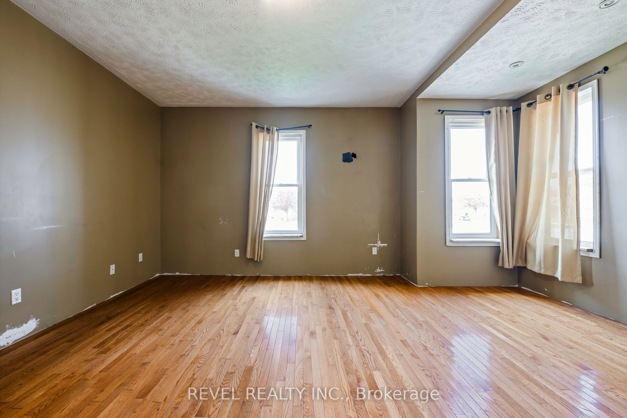 279 1st Avenue S Property Photo 10