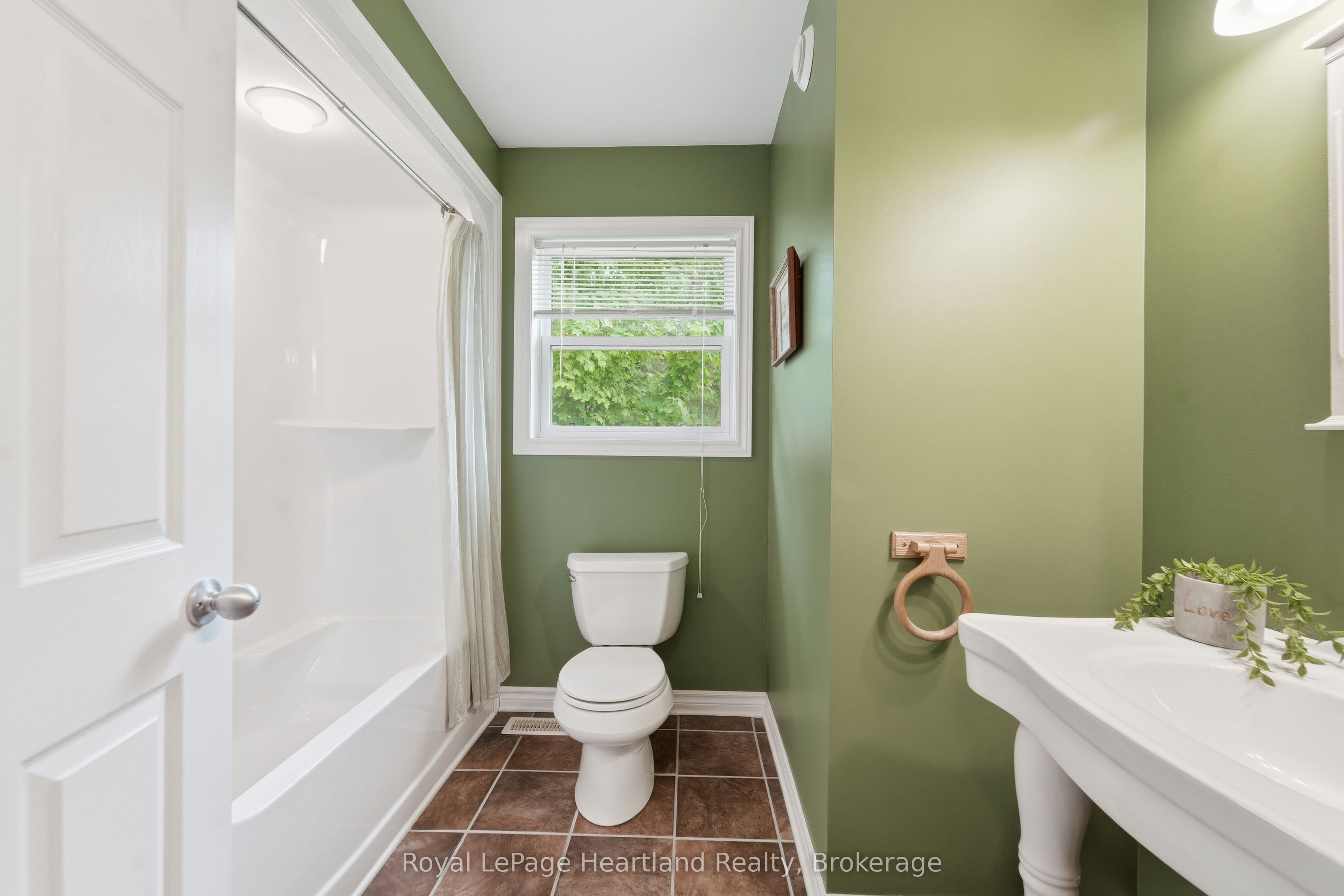 35095 Old River Road N Property Photo 14