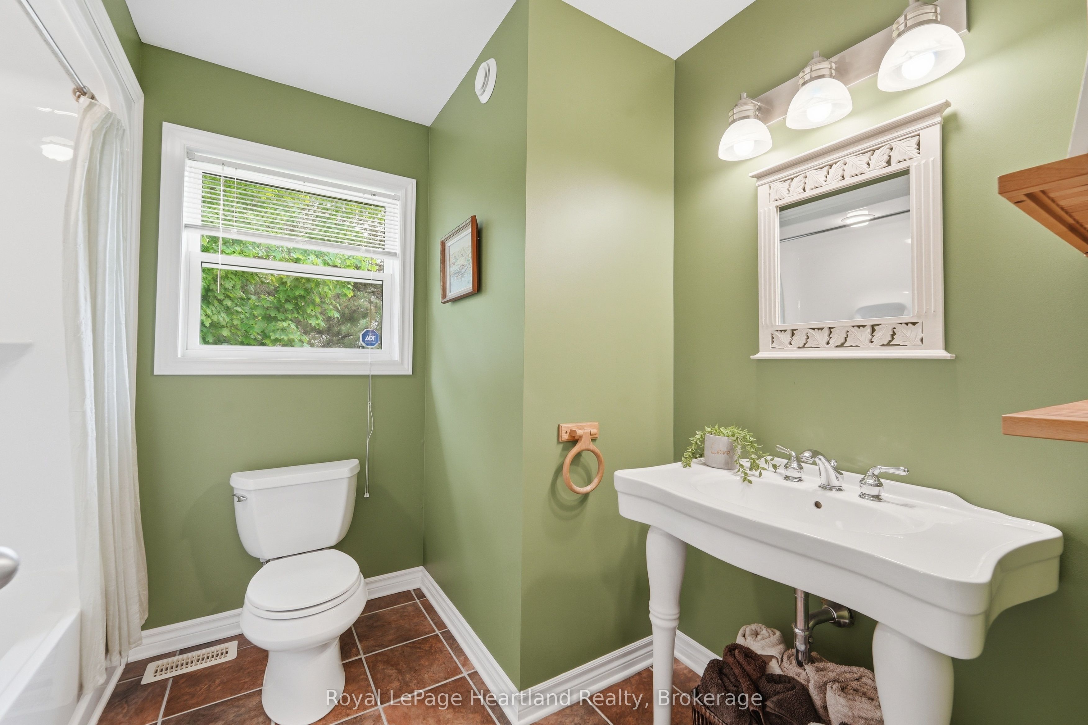 35095 Old River Road N Property Photo 15