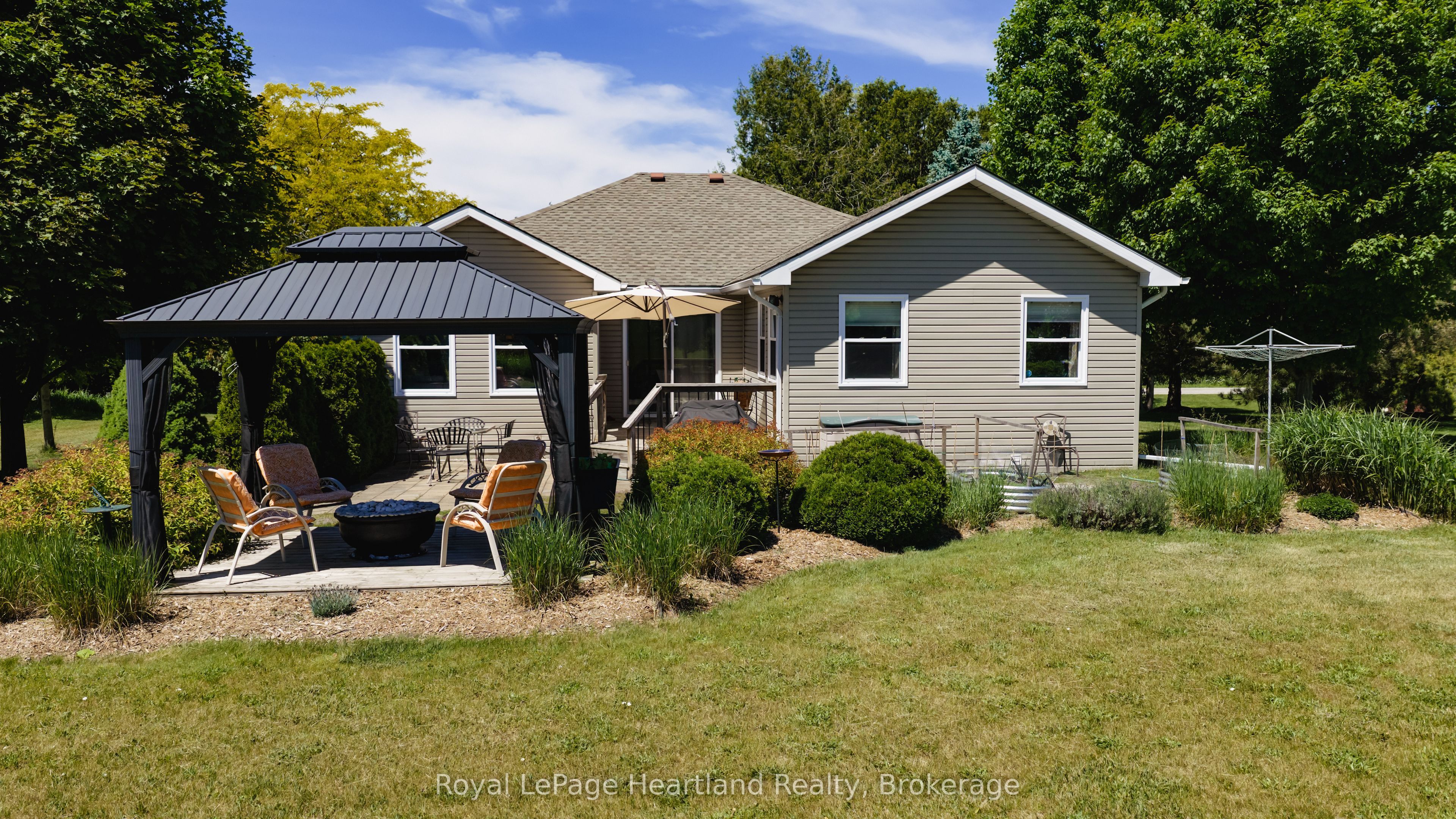 35095 Old River Road N Property Photo 44