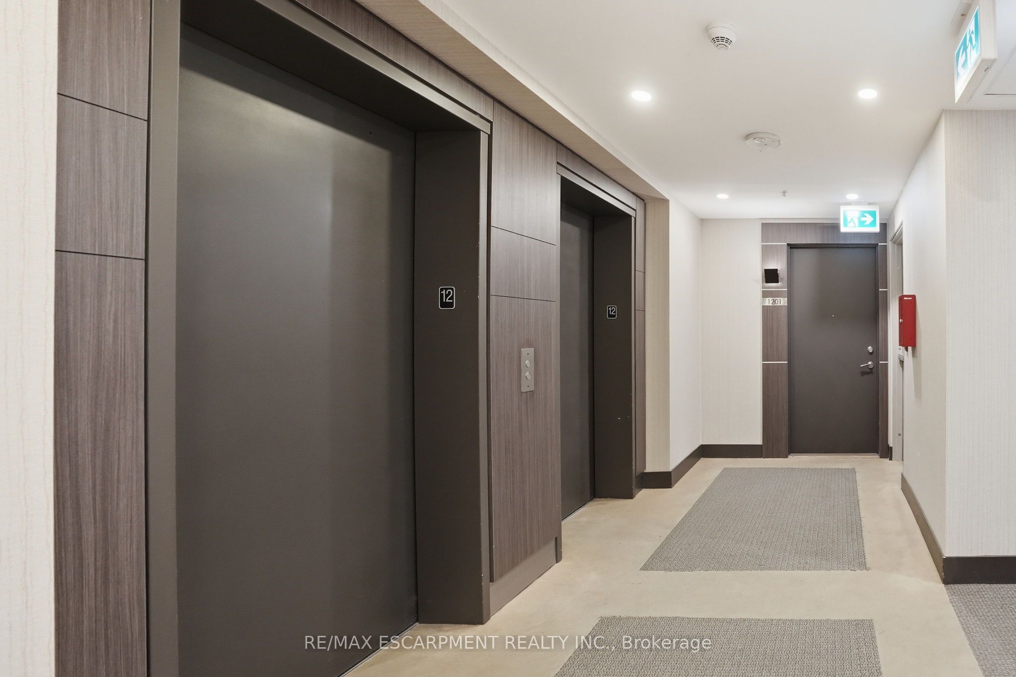 550 North Service Road 1201 Property Photo 6