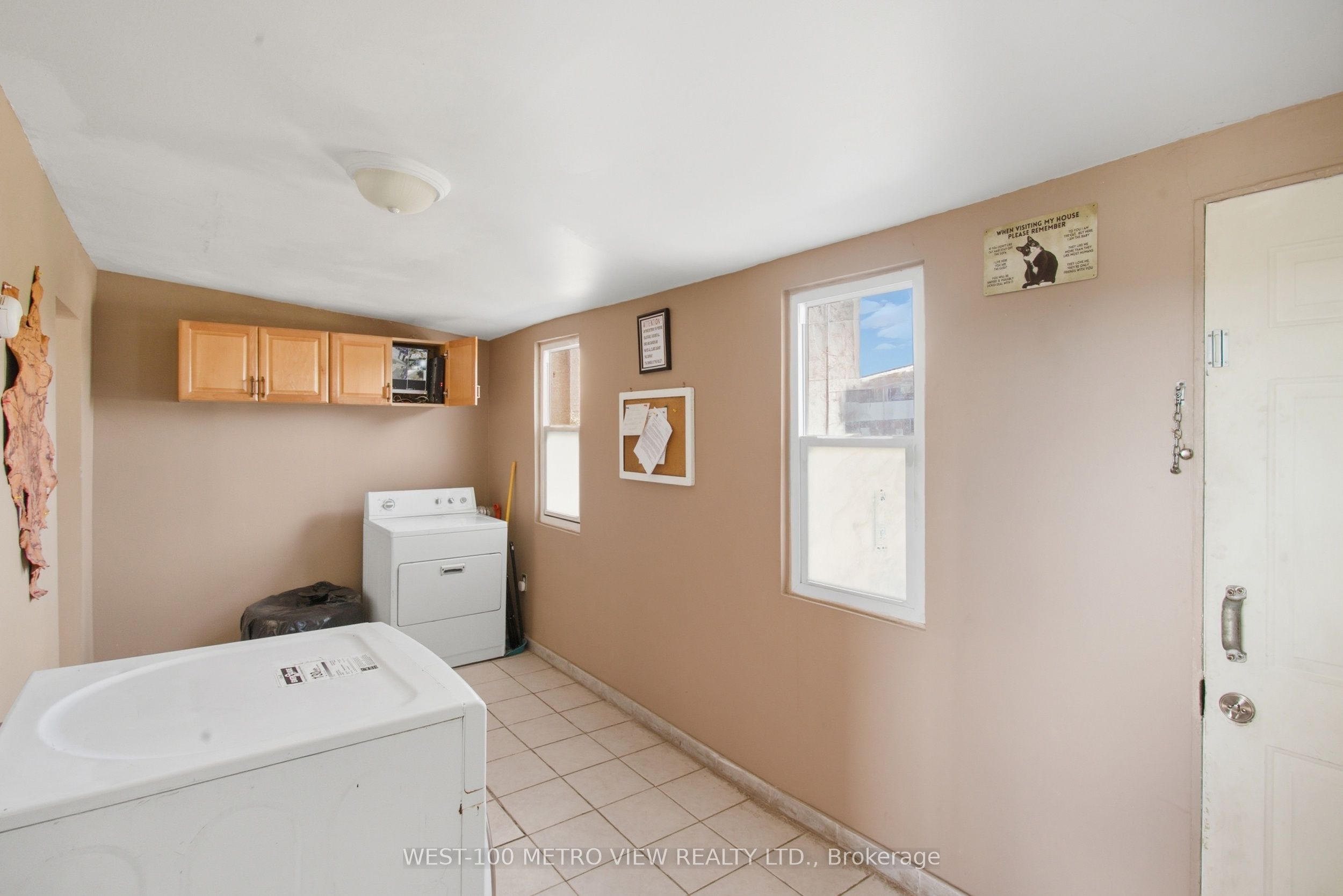 597 Barton Street E Property Photo 9