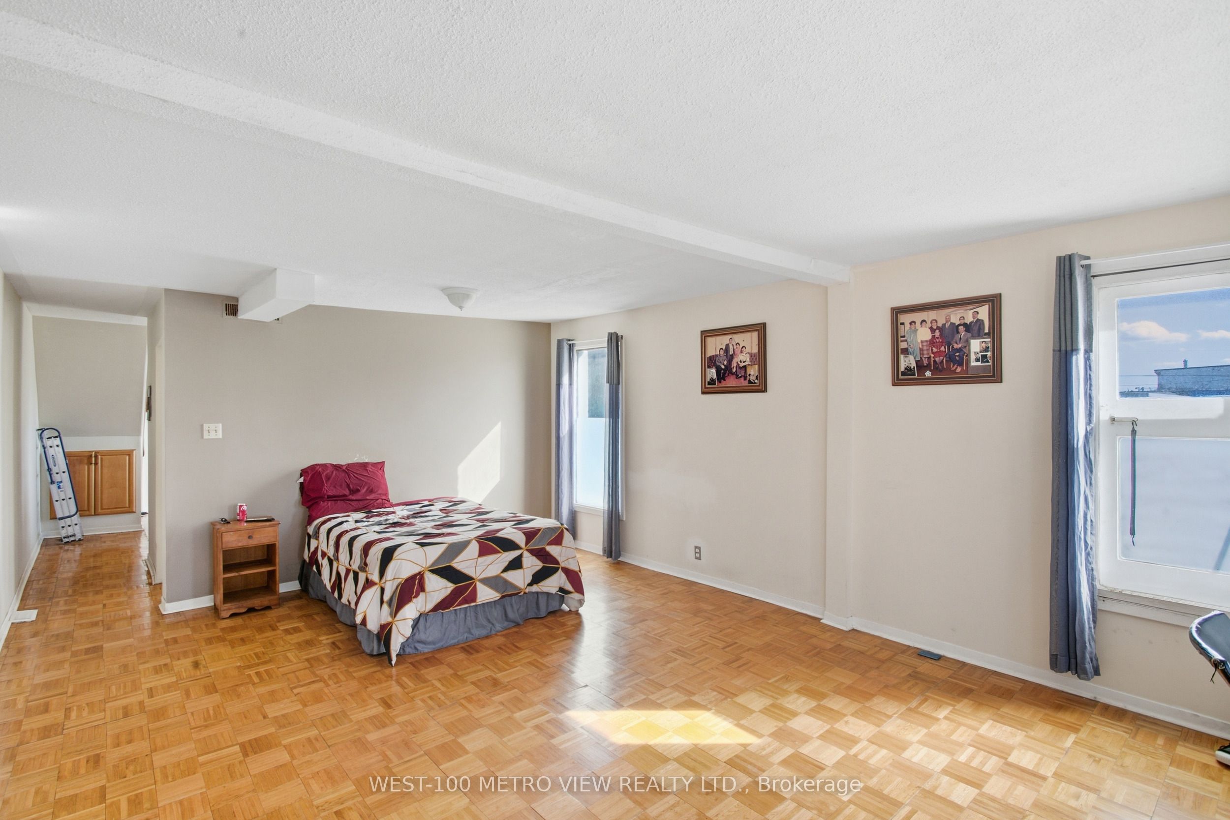 597 Barton Street E Property Photo 12