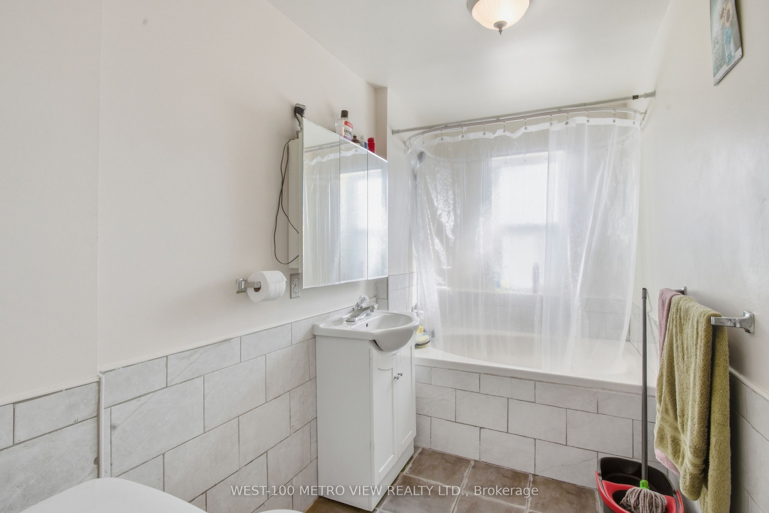 597 Barton Street E Property Photo 14