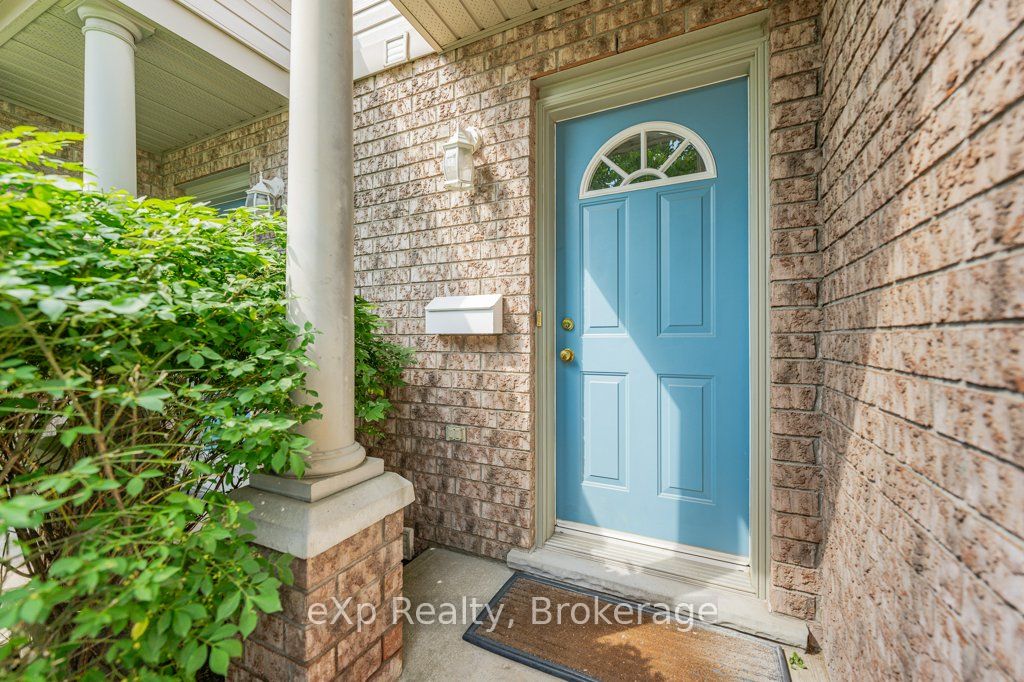 35 Roehampton Crescent Property Photo 3