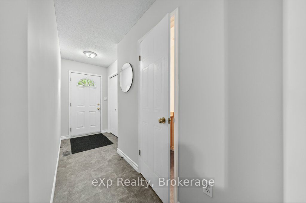 35 Roehampton Crescent Property Photo 5