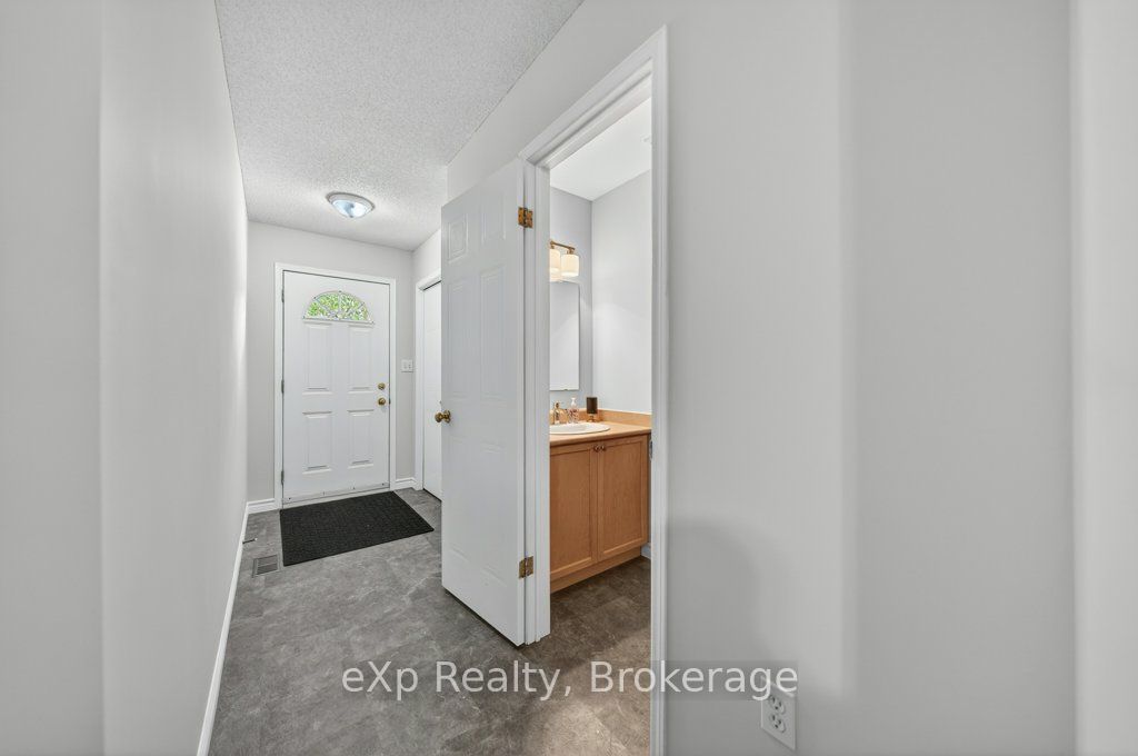 35 Roehampton Crescent Property Photo 6