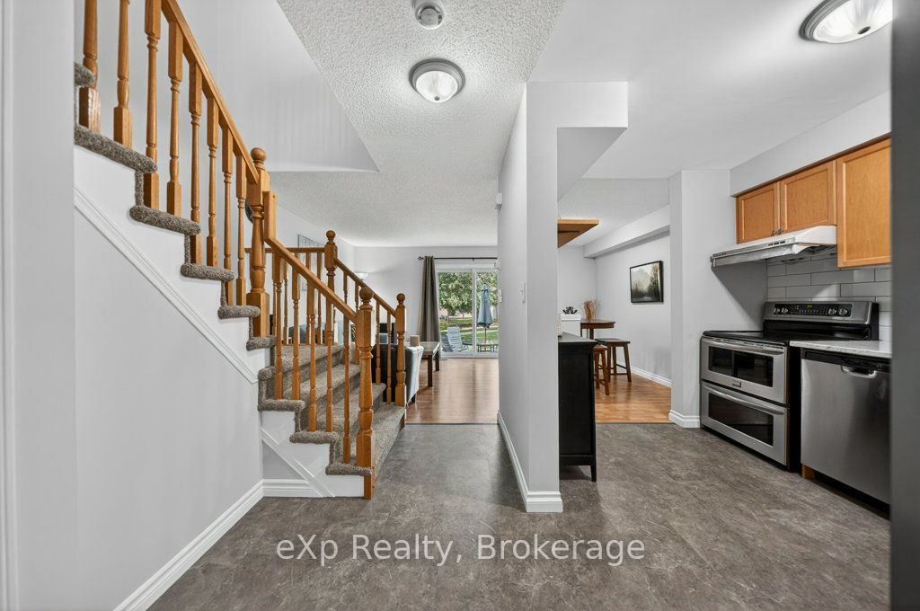 35 Roehampton Crescent Property Photo 8