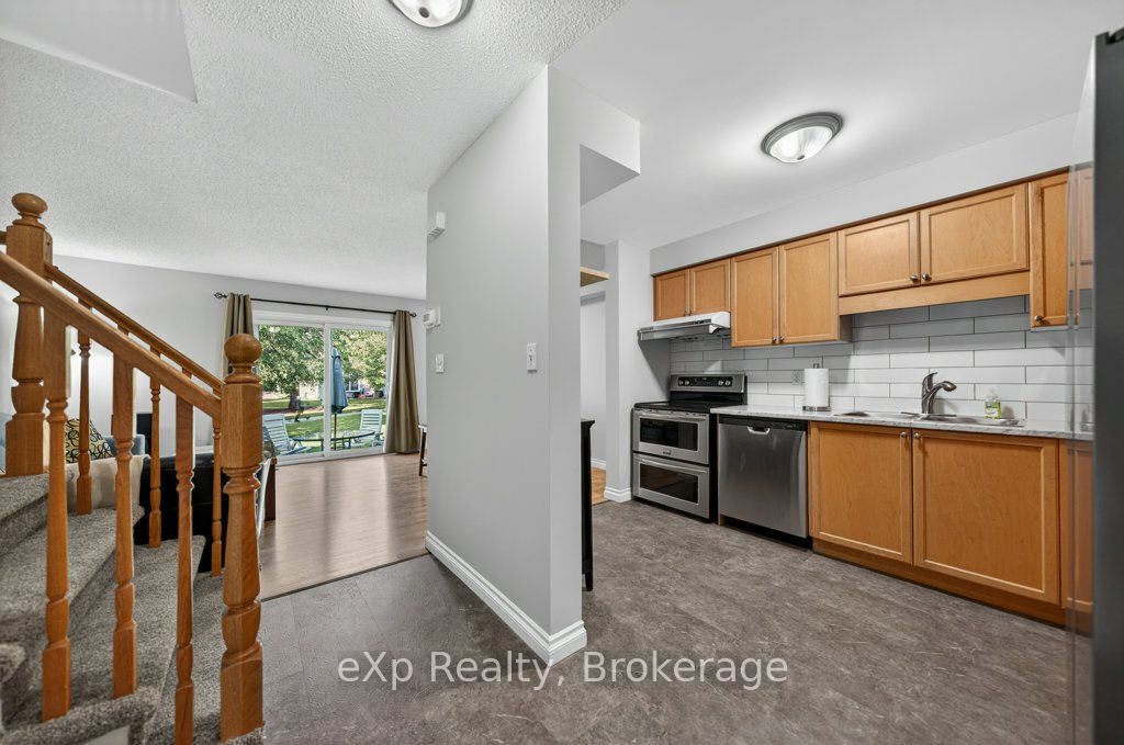 35 Roehampton Crescent Property Photo 9
