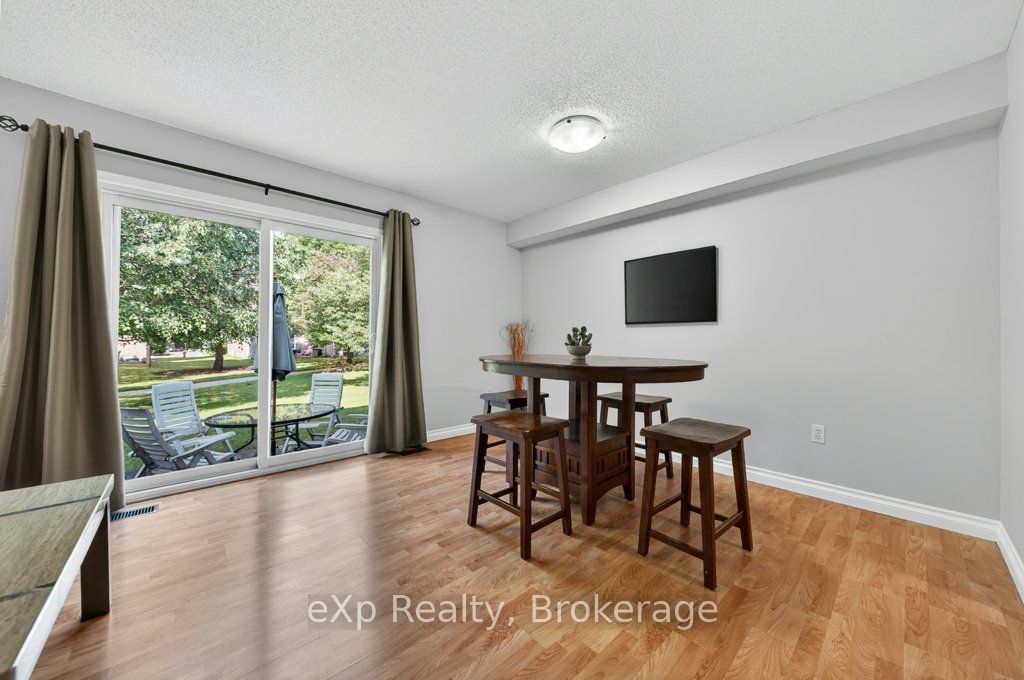 35 Roehampton Crescent Property Photo 17