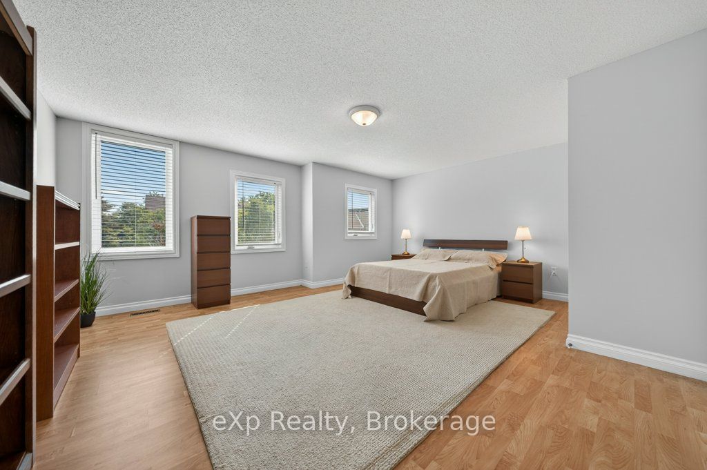35 Roehampton Crescent Property Photo 24