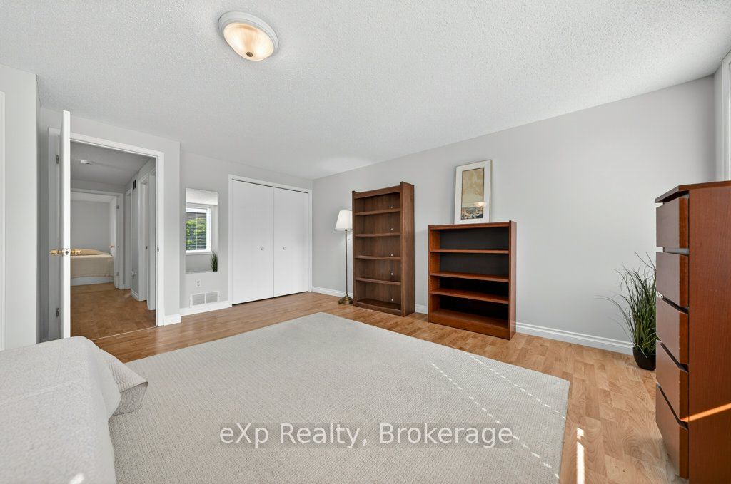 35 Roehampton Crescent Property Photo 26