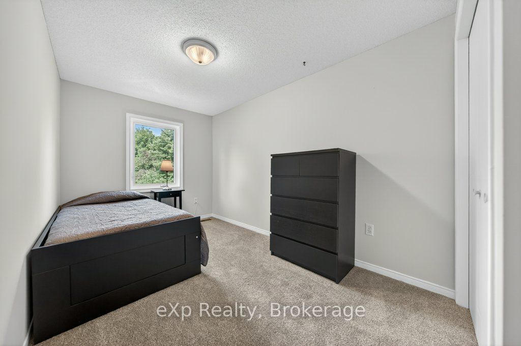 35 Roehampton Crescent Property Photo 27