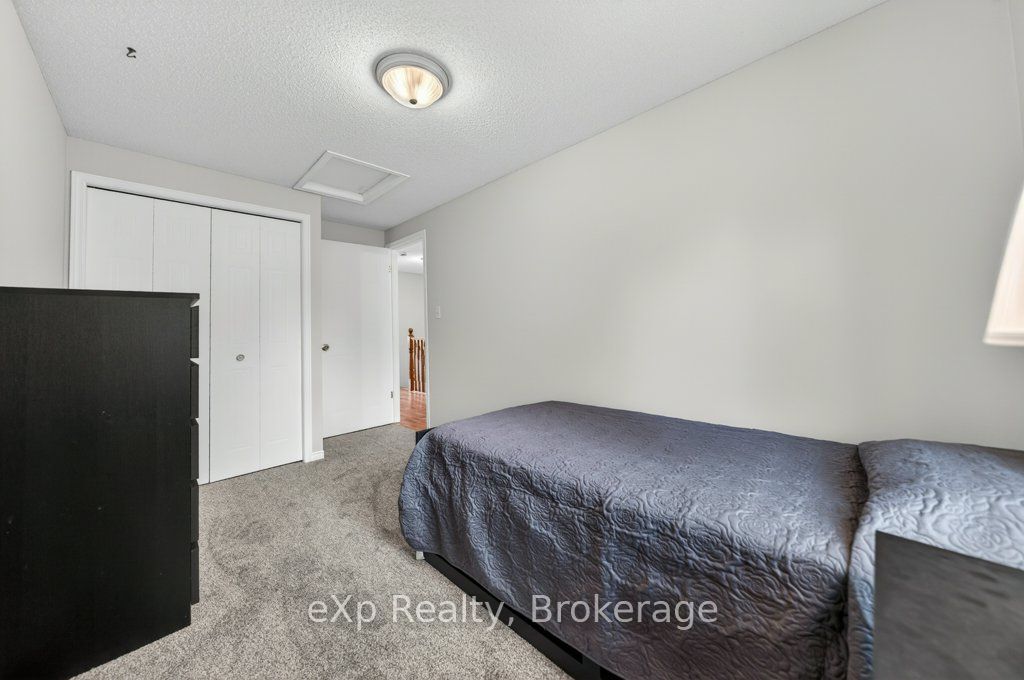 35 Roehampton Crescent Property Photo 28