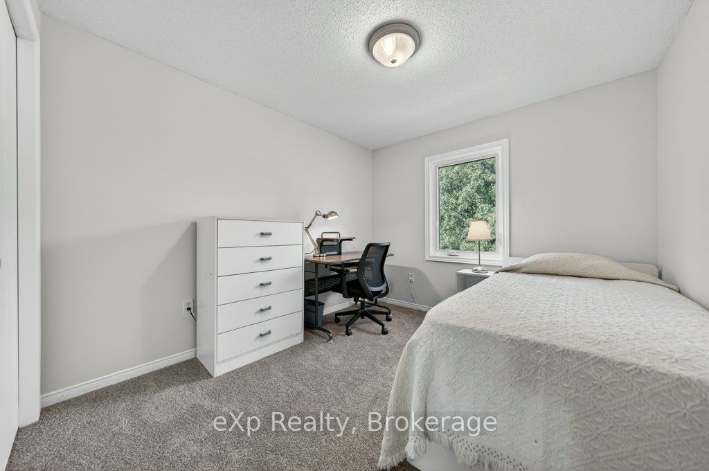35 Roehampton Crescent Property Photo 29