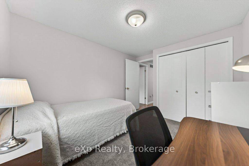 35 Roehampton Crescent Property Photo 30