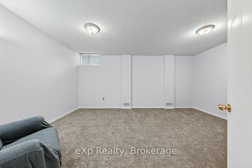 35 Roehampton Crescent Property Photo 32