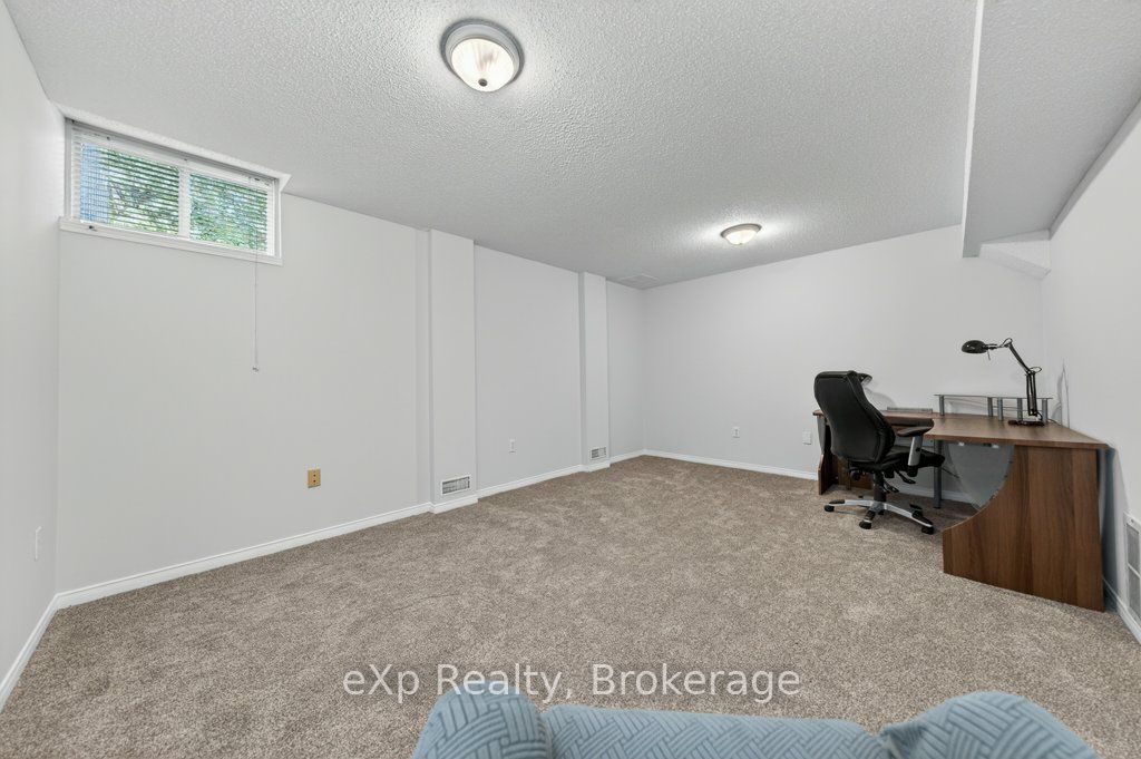35 Roehampton Crescent Property Photo 33