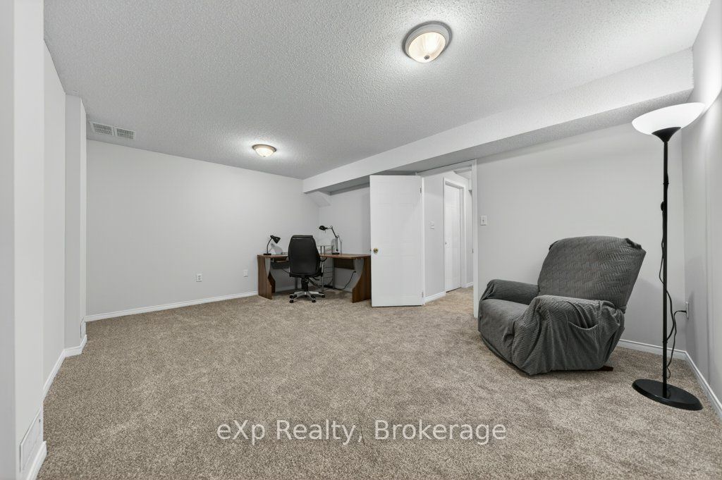 35 Roehampton Crescent Property Photo 34