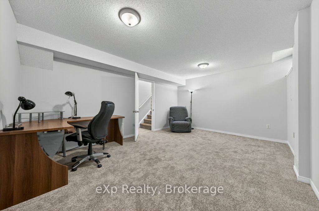 35 Roehampton Crescent Property Photo 35