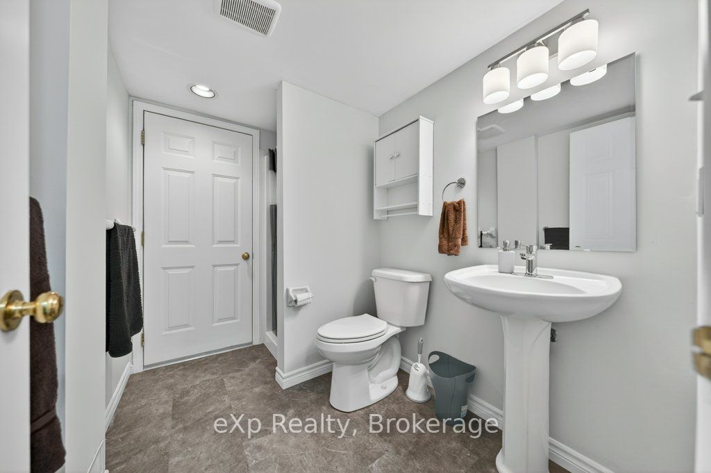35 Roehampton Crescent Property Photo 36