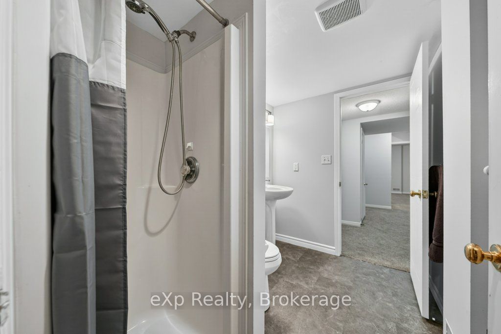 35 Roehampton Crescent Property Photo 37