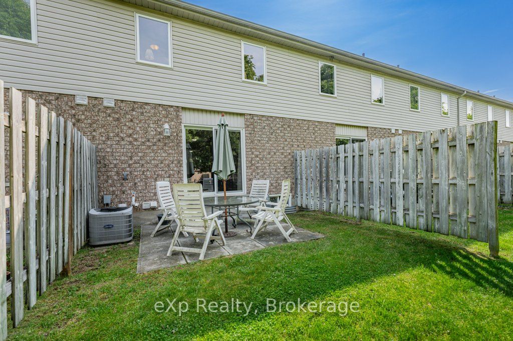 35 Roehampton Crescent Property Photo 39