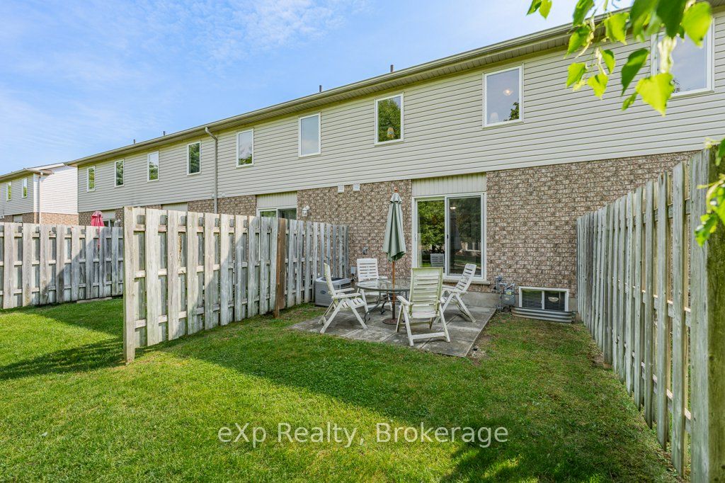 35 Roehampton Crescent Property Photo 40